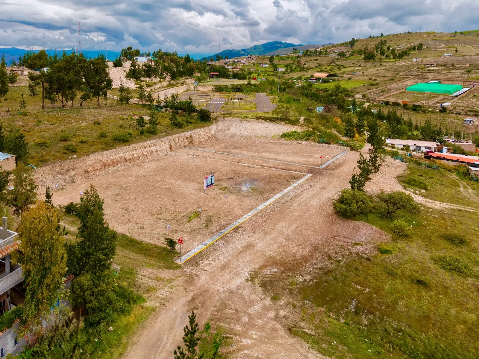 Foto real con dron de los lotes en obra
